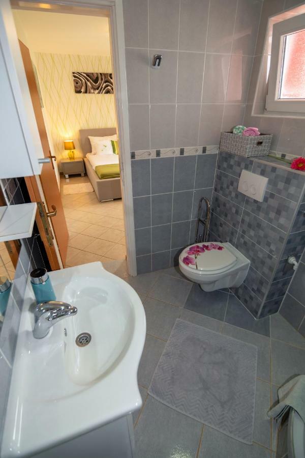 Apartmani Ivan Lopar Exterior photo