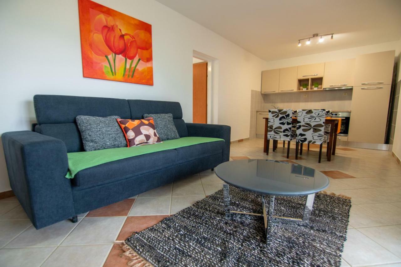Apartmani Ivan Lopar Exterior photo