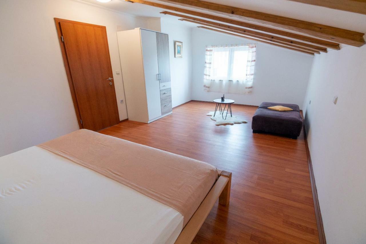 Apartmani Ivan Lopar Exterior photo