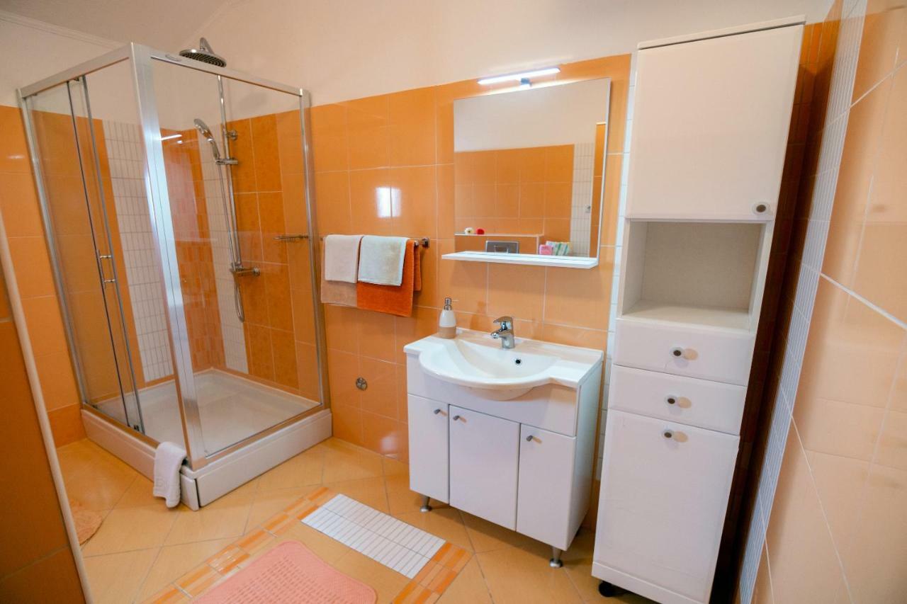 Apartmani Ivan Lopar Exterior photo