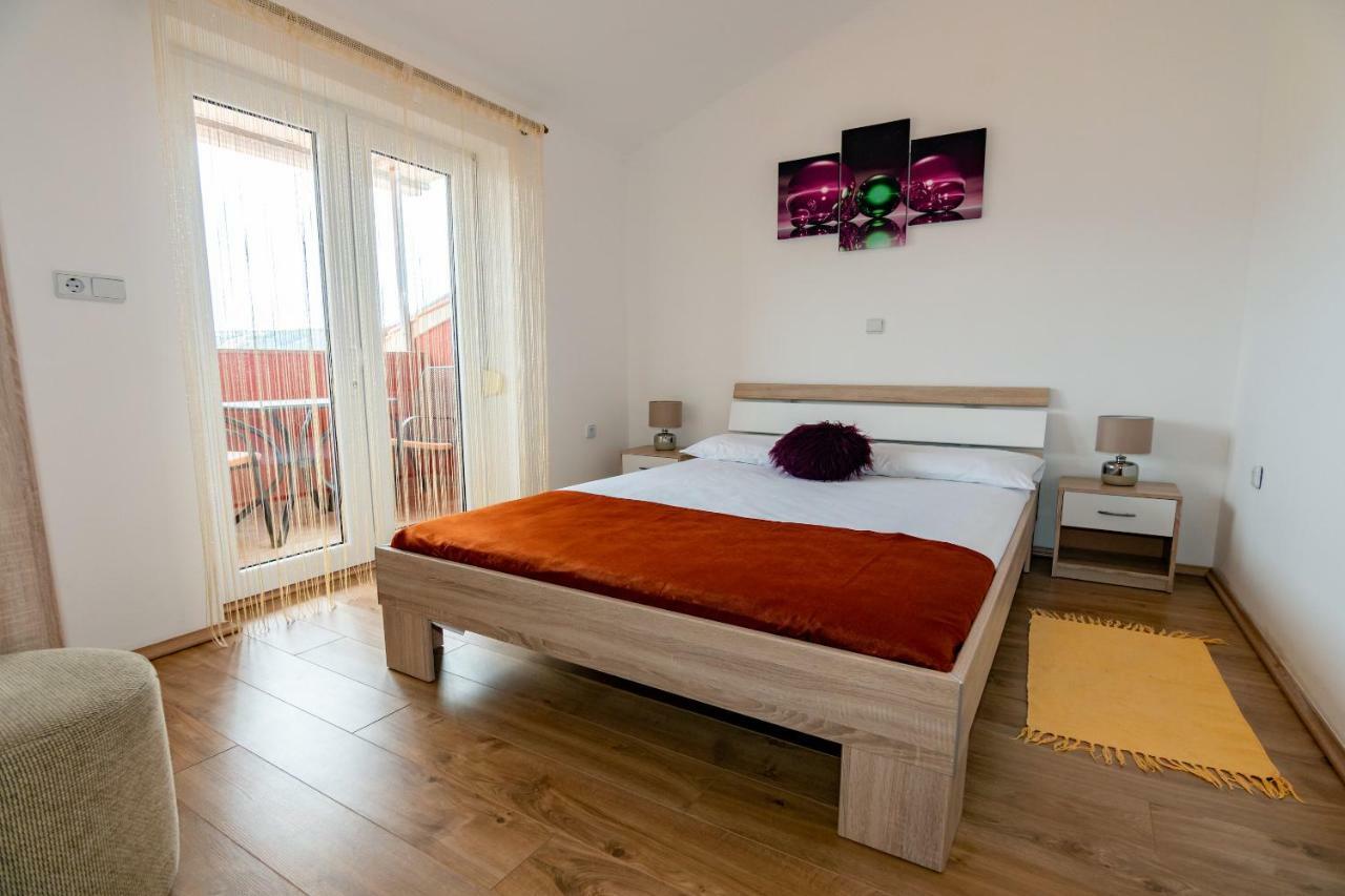 Apartmani Ivan Lopar Exterior photo