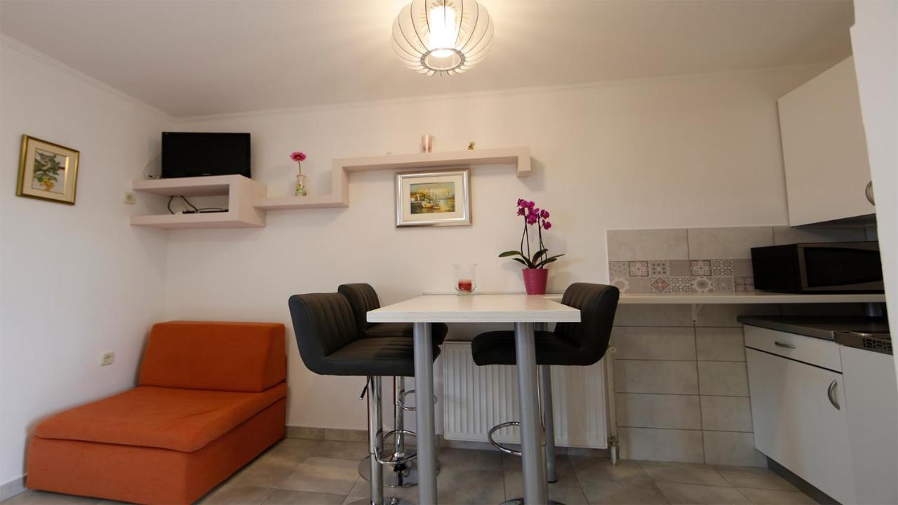 Apartmani Ivan Lopar Exterior photo