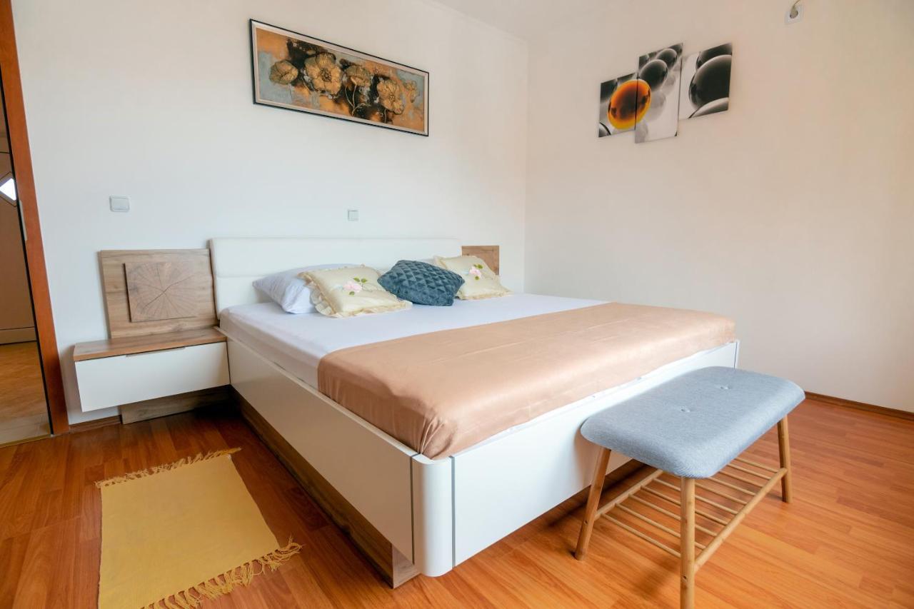 Apartmani Ivan Lopar Exterior photo