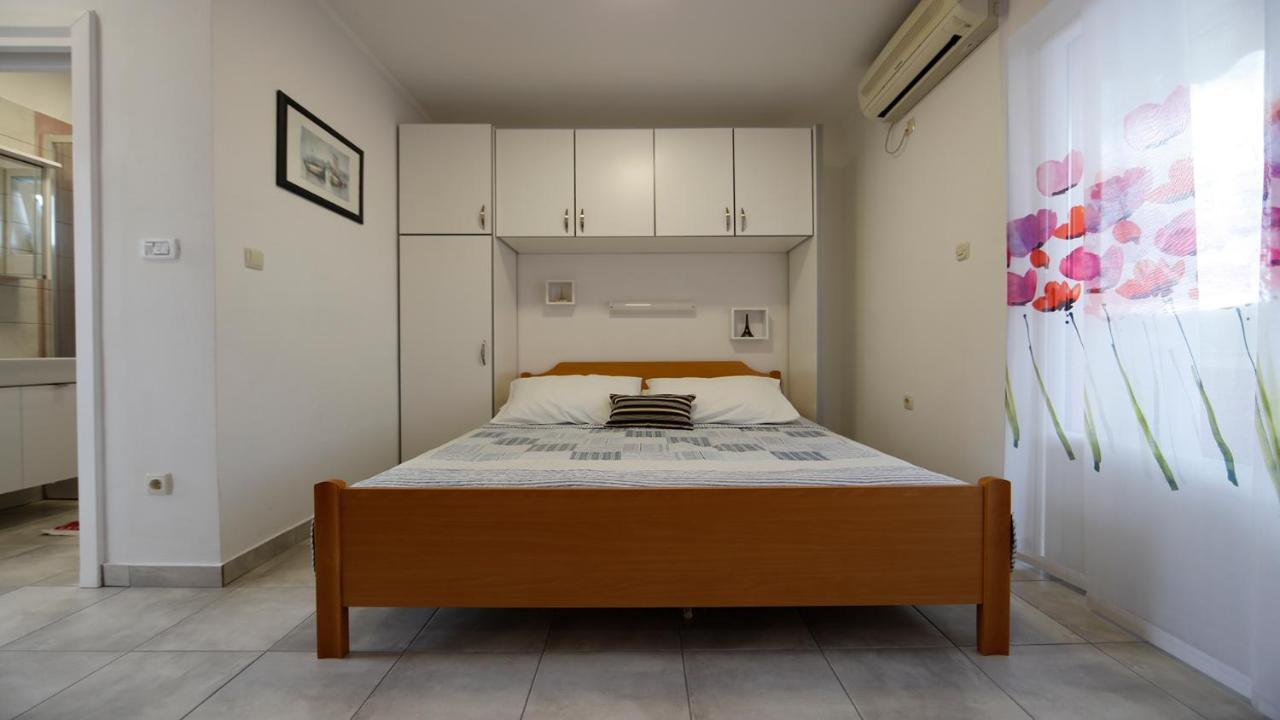 Apartmani Ivan Lopar Exterior photo